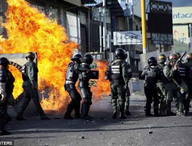 Βενεζουέλα: «Λάδι στη φωτιά» - Νεκρός διαδηλωτής από τις δυνάμεις καταστολής! (φωτό, βίντεο)